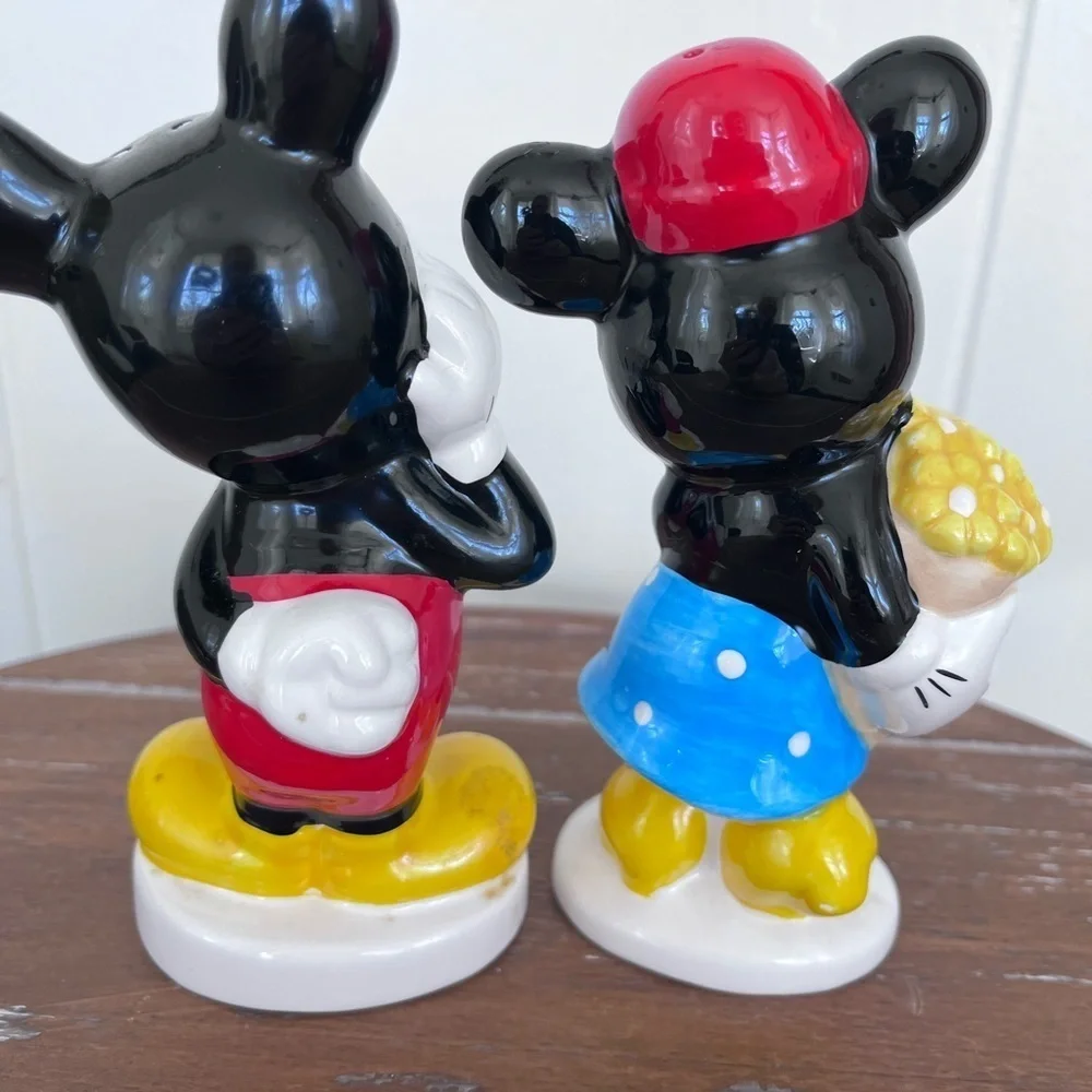Zak Disney Mickey &‎ Minnie Mouse Red Kiss Love Salt Pepper Shakers